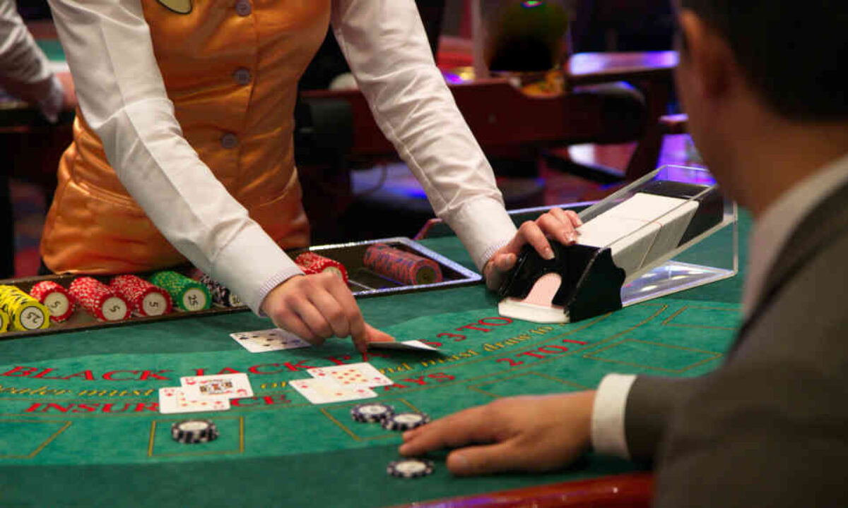 Top 7 Reasons To Play Live Dealer Casino Games