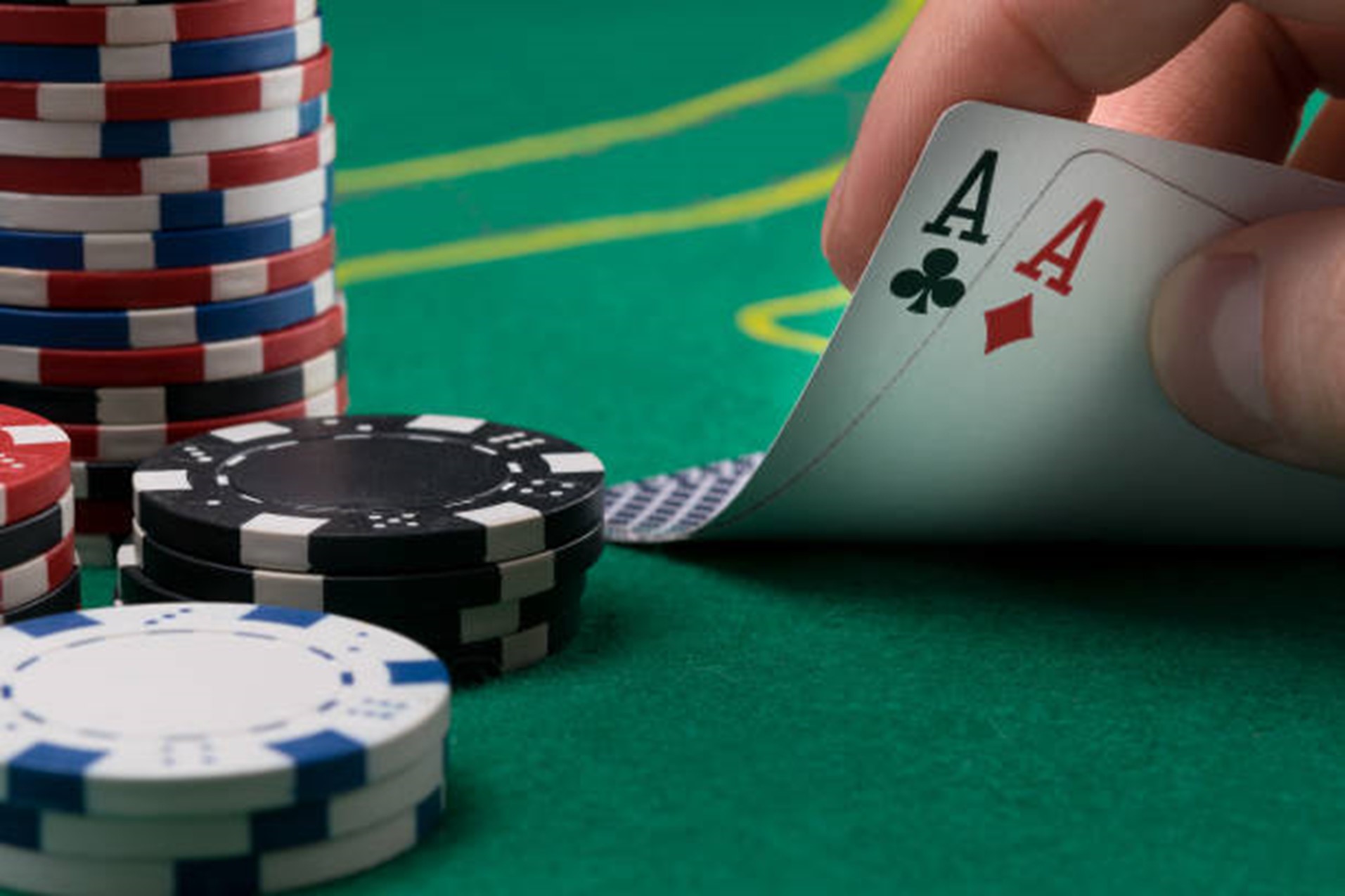 live poker hand casino